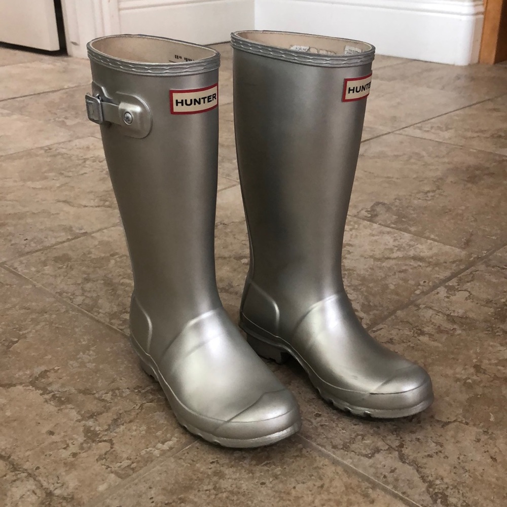 Hunter girls size 3 boots, gently used. Good condition.